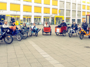 Für gelegentliche Transporte können Lastenräder z. T. kosten­los ausgeliehen werden, eine Übersicht befindet sich z. B. auf www.kasimir-lastenrad.de und www.velogistics.net