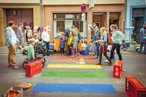 Regenbogen-Zebrastreifen in der Körnerstraße am Tag des guten Lebens. Foto: Marén Wirths Download: 2,1 MB